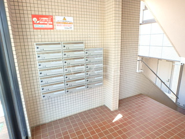 27/30 エントランス