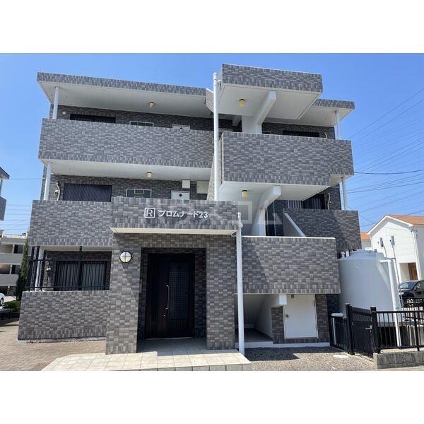 16/25 エントランス