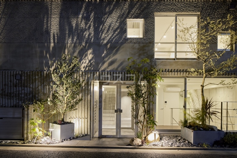 20/30 エントランス