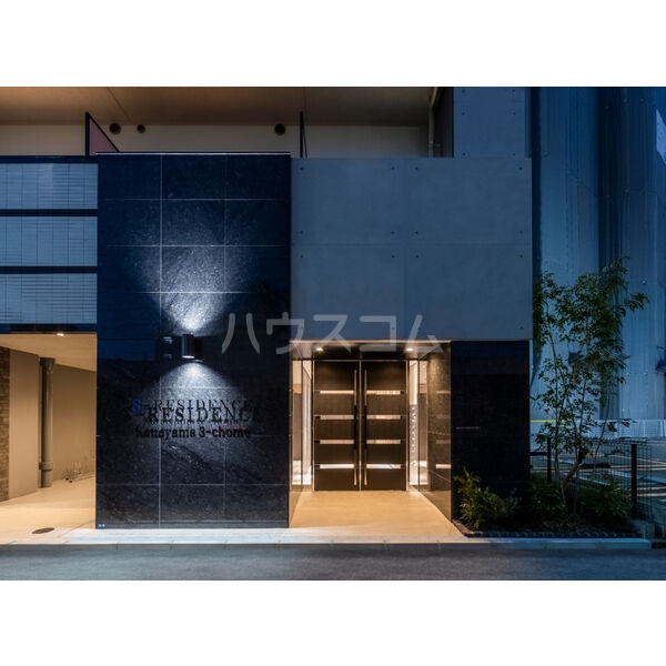 28/30 エントランス