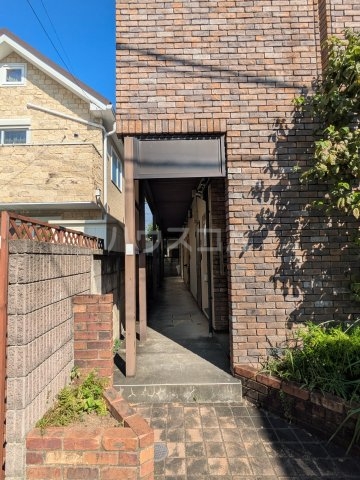 23/30 エントランス