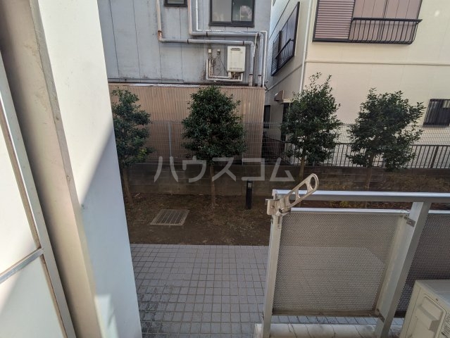 27/28 エントランス