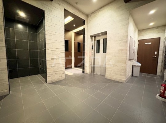 16/17 エントランス