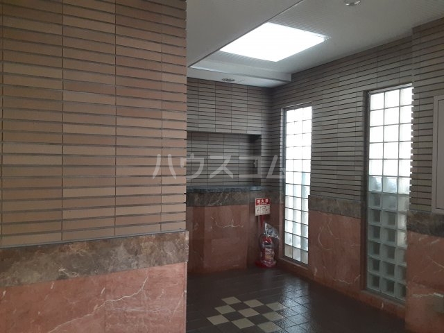 27/30 エントランス