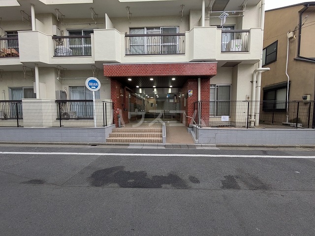 28/30 エントランス