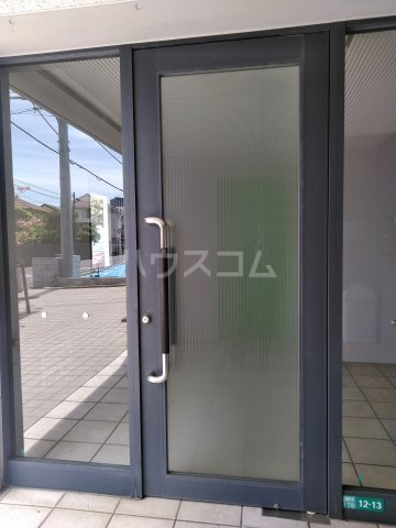 27/30 エントランス