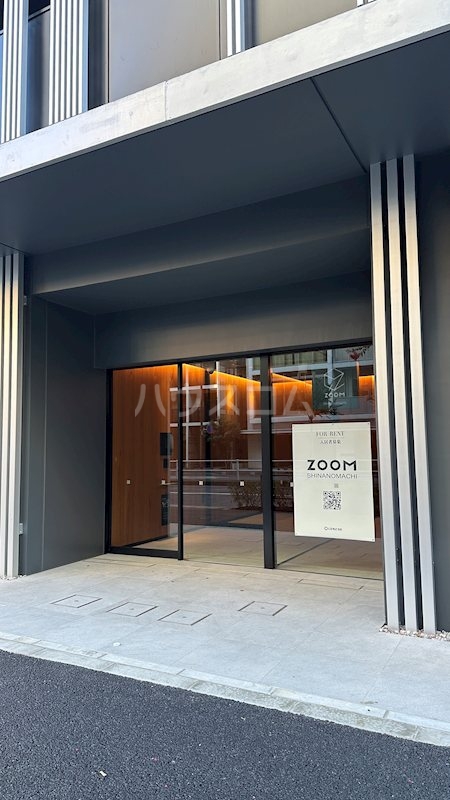 15/22 エントランス