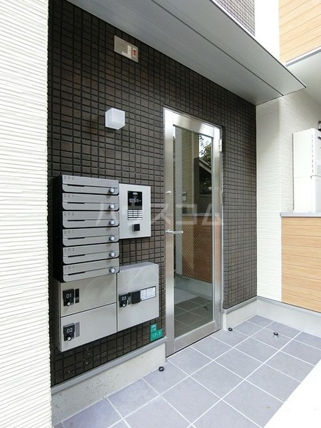 22/28 エントランス