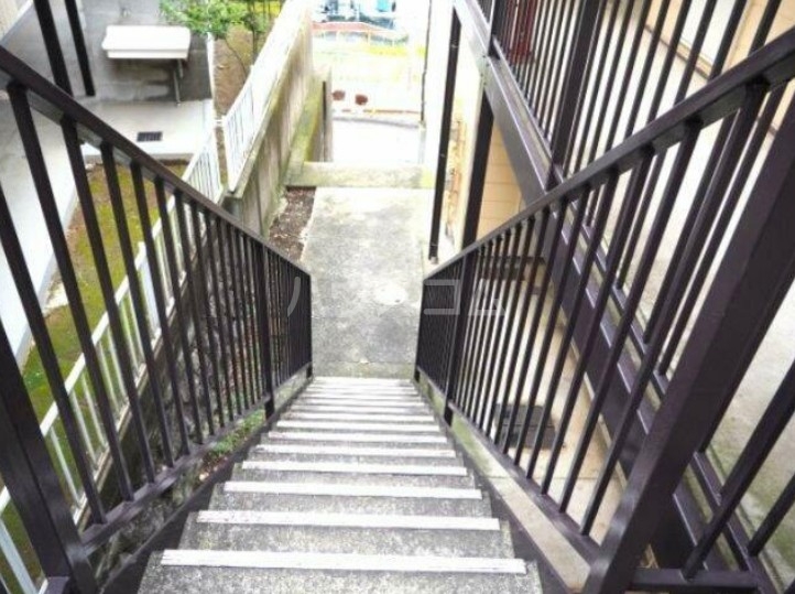 18/22 エントランス