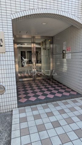 22/25 エントランス