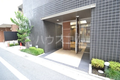 21/30 エントランス