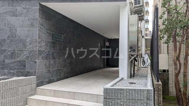 18/21 エントランス