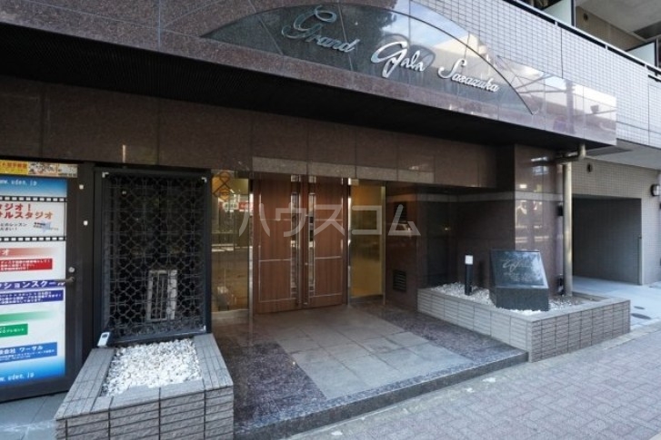 25/27 エントランス