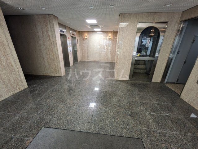 24/30 エントランス