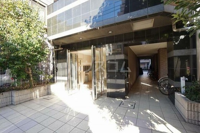 16/23 エントランス