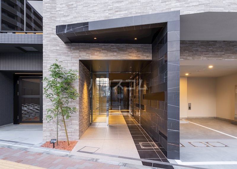 21/30 エントランス