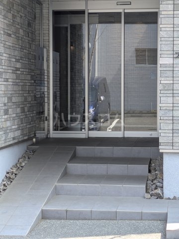 2/2 エントランス