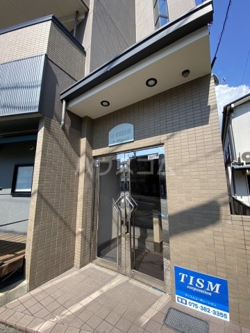 22/23 エントランス