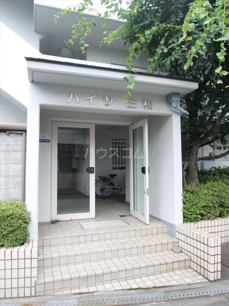 21/30 エントランス