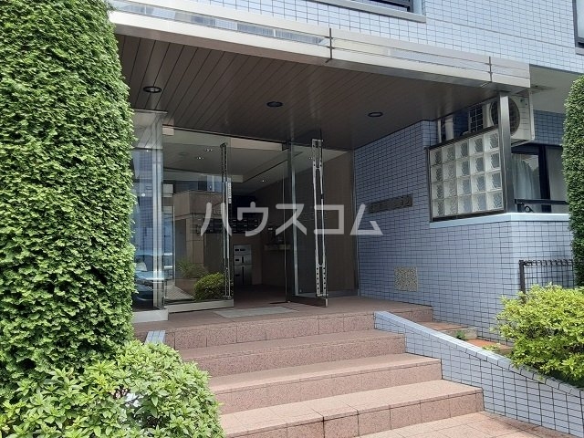 19/27 エントランス