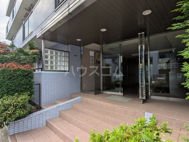 18/27 エントランス