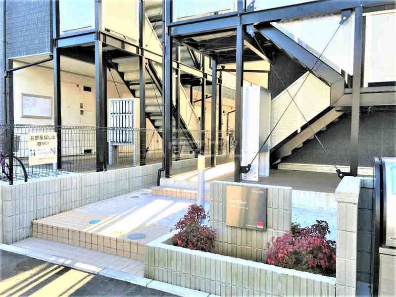 27/29 エントランス