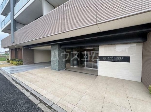 23/24 エントランス