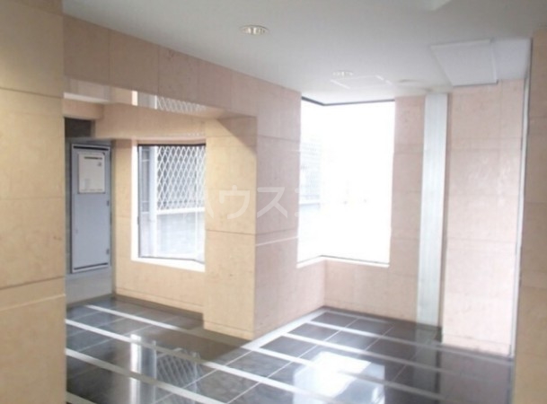 18/26 エントランス