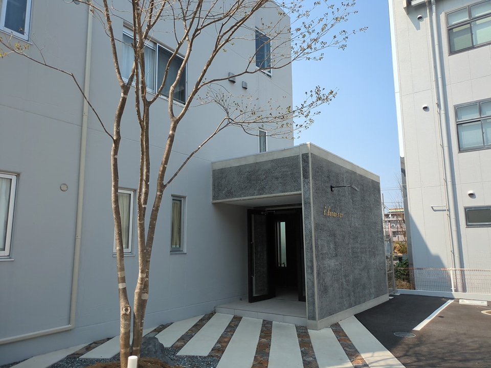 23/28 エントランス