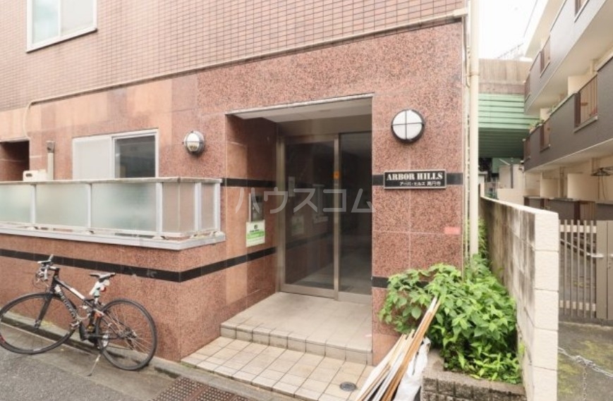 25/30 エントランス