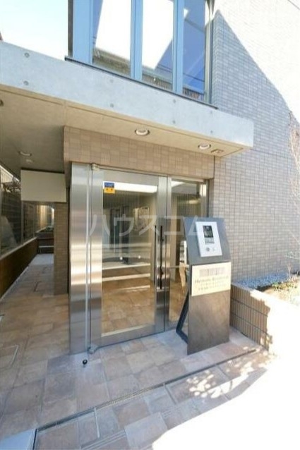 25/29 エントランス