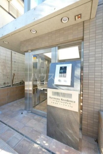 26/29 エントランス