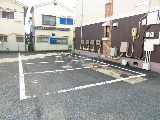 15/18 駐車場