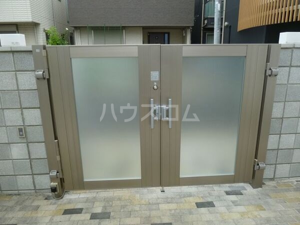 14/18 エントランス