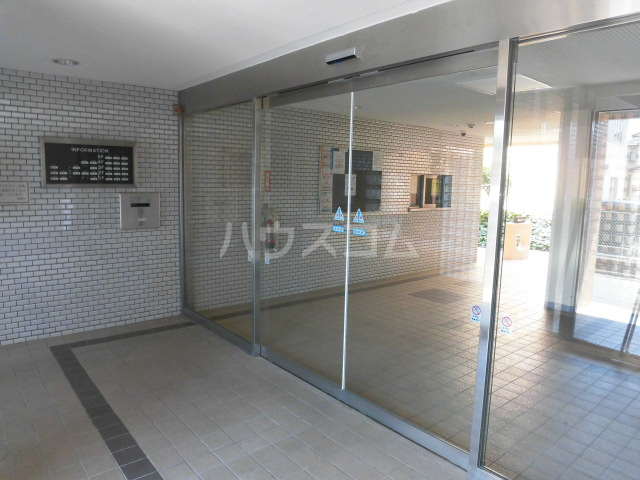 24/30 エントランス