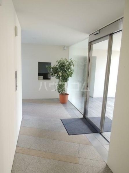 27/30 エントランス