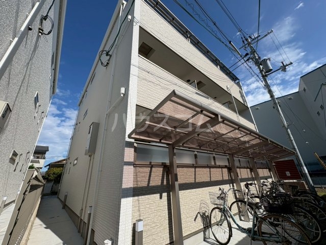 18/21 エントランス