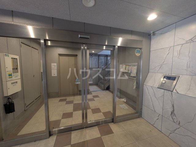 22/30 エントランス