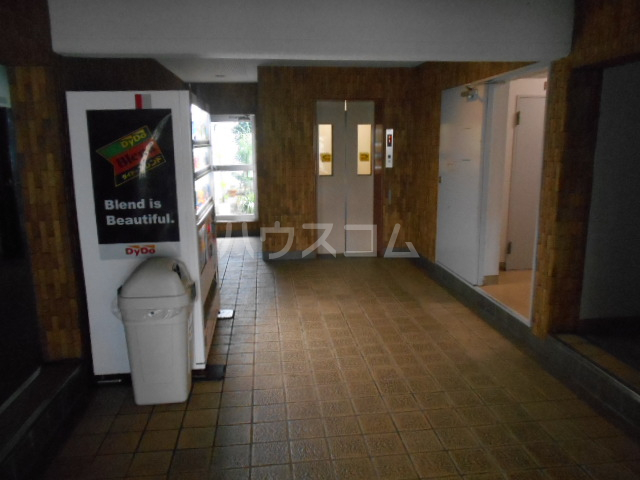 21/30 エントランス