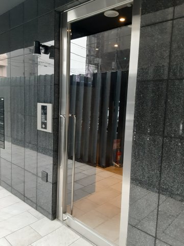 21/30 エントランス