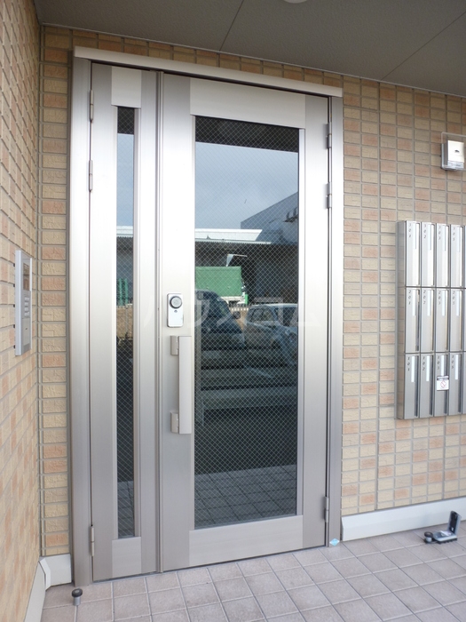 13/18 エントランス