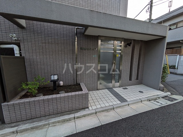 28/30 エントランス