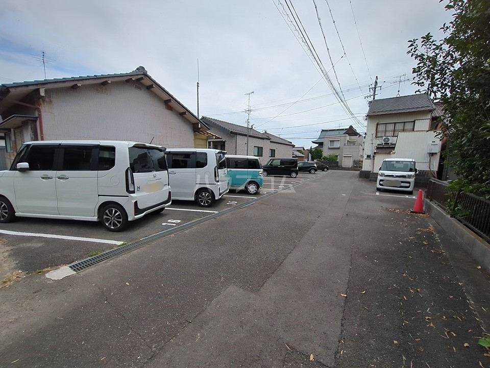 2/3 駐車場