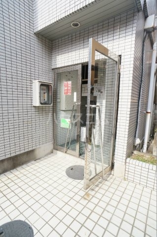 18/27 エントランス