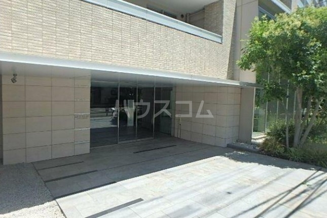 28/30 エントランス