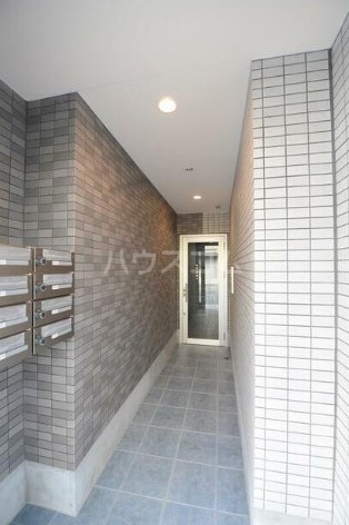 13/18 エントランス