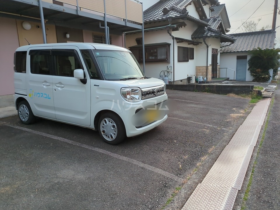 16/18 駐車場