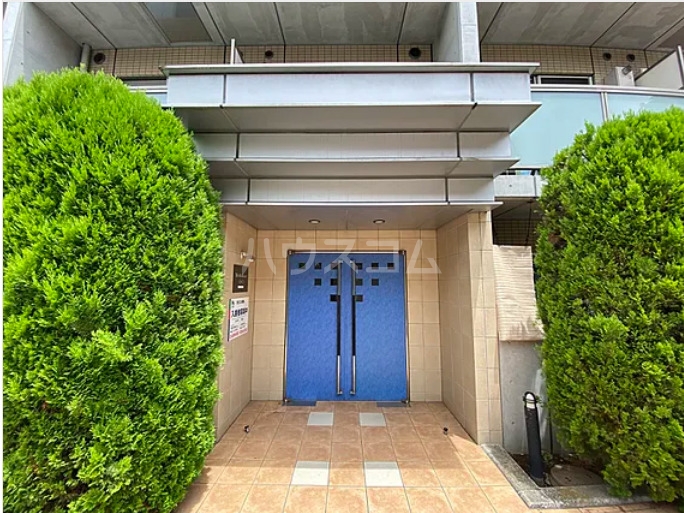 15/16 エントランス