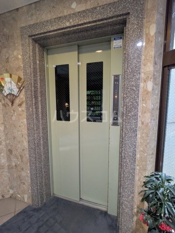 23/23 エントランス