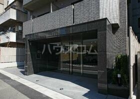 18/27 エントランス